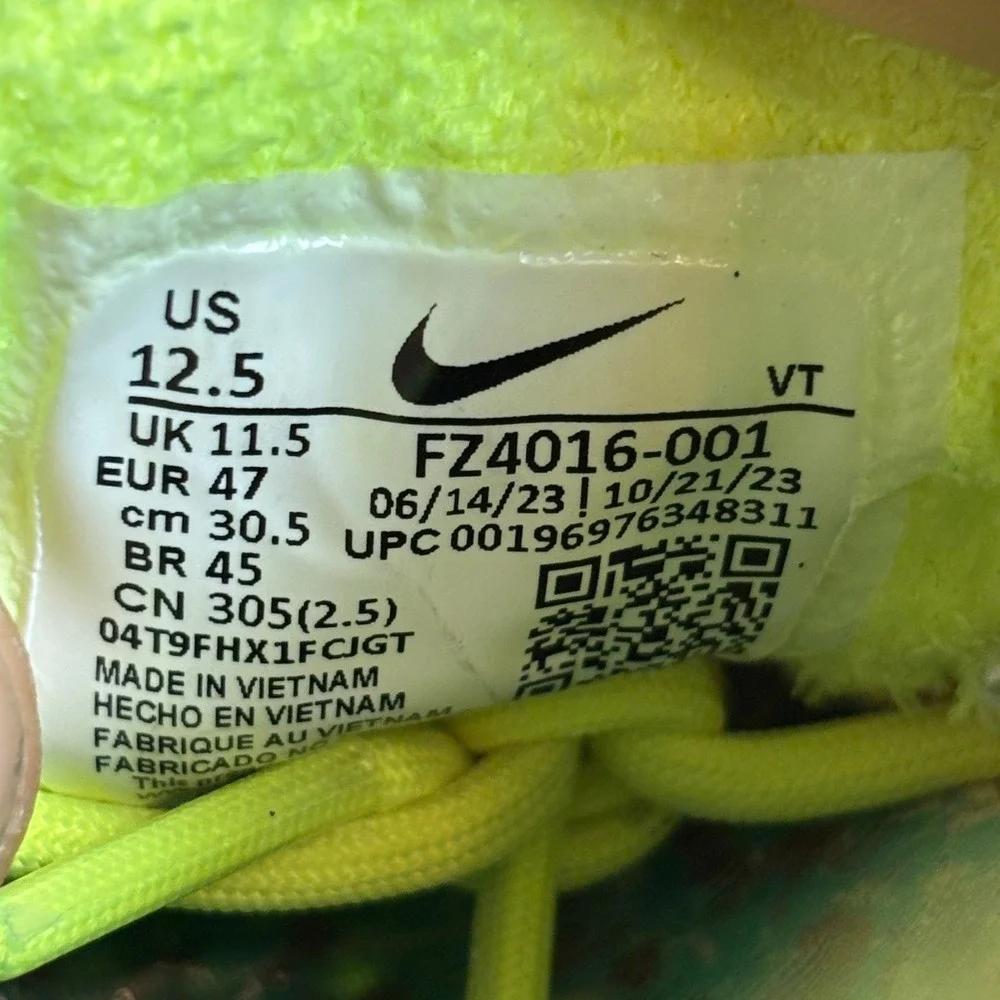 Nike Air VaporMax 2023 Flyknit Athletic Running Sneaker Vast Grey Volt Mens 12.5